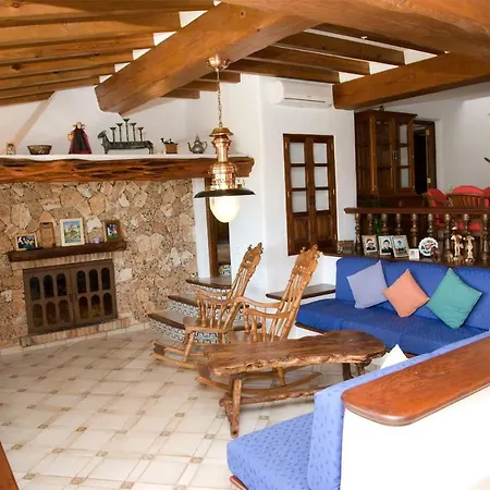 Maderus Santa Eularia des Riu