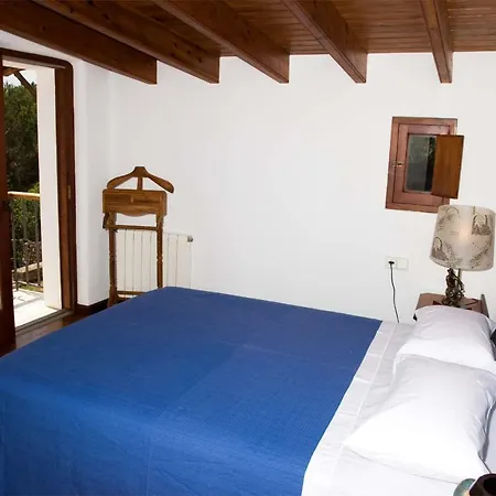 Maderus Santa Eularia des Riu